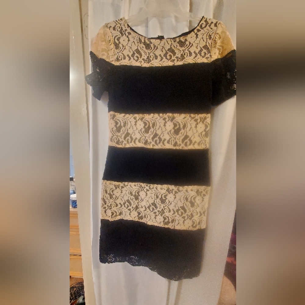 JUST TAYLOR Woman's Black and cream lace Mini Dress, fully lined used